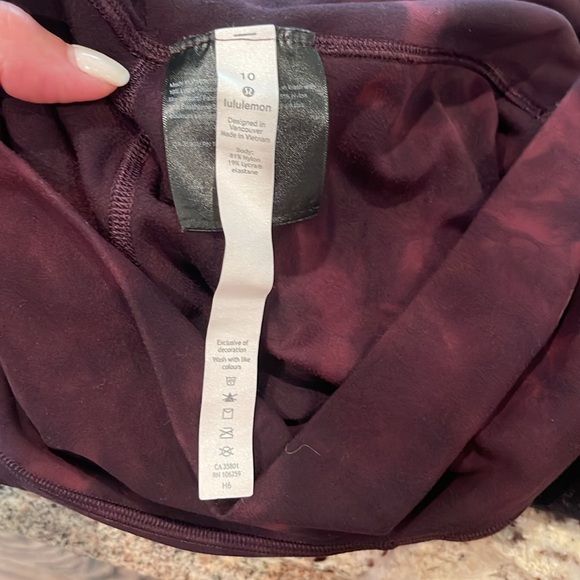 Lululemon maroon camo pattern leggings, cropped just below the knee length - Picture 5 of 5